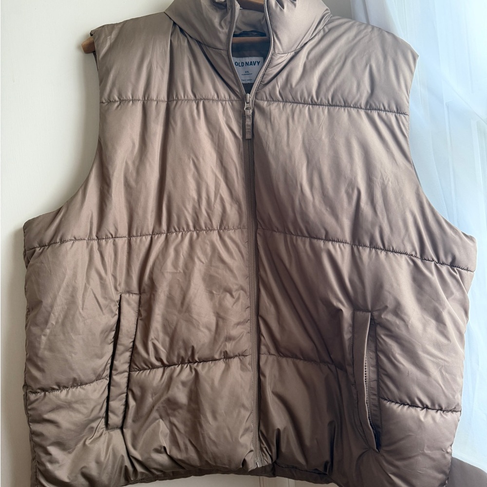 Old Navy Men's Tan Puffer Vest
